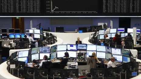 Глобалните фондови инвеститори се пренасочват от САЩ към Европа