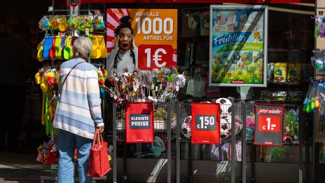 Безработицата в еврозоната е спаднала до рекордно ниско ниво през април