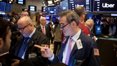 Разочароващите данни за пазара на труда оцветяват в червено щатските индекси*