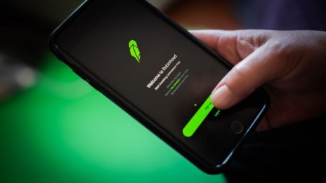 Инвеститорите на дребно донесоха 80% ръст на акциите на Robinhood