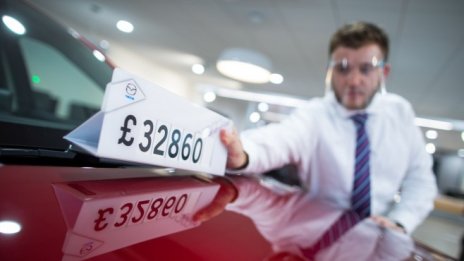 Британският автомобилен пазар удря 23-годишно дъно през юли