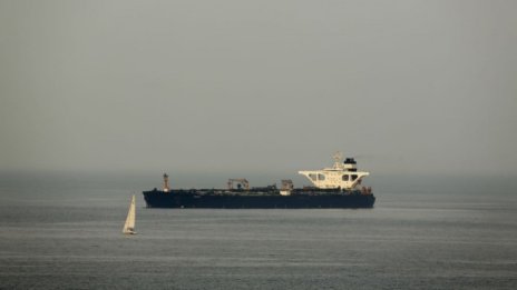 Атаките в Оманския залив показват колко уязвимо е корабоплаването