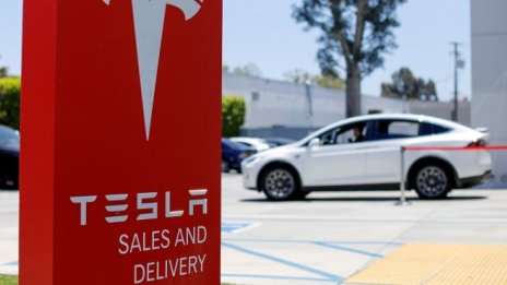 Производството на открито прави Model 3 на Tesla кола със съмнителни качества