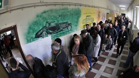 Около 37 хил. гласа не достигат, за да бъде референдумът задължителен