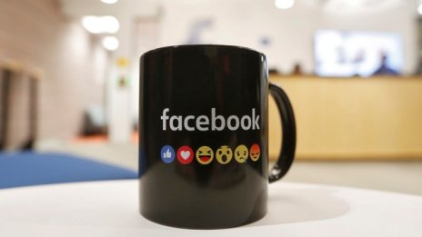 Facebook се готви да се превърне във враг номер едно на LinkedIn