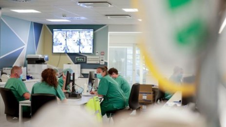 Рекордно висок брой пациенти с COVID-19 са в болница