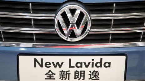 Volkswagen временно спира производство в 3 китайски завода