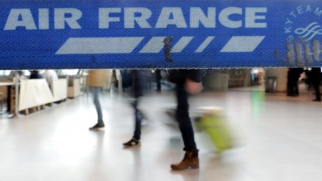 Една трета от полетите на Air France са анулирани заради стачката