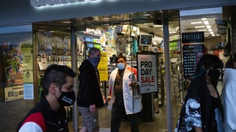 Зомбита, роботи, инфлация - кои са неизвестните във възстановяването на САЩ?