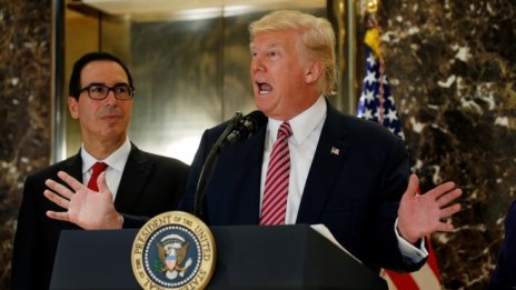 Тръмп се завърна към старата си противоречива позиция за Шарлотсвил