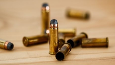 Караниколов: България не изнася оръжие за опасни райони в Близкия изток