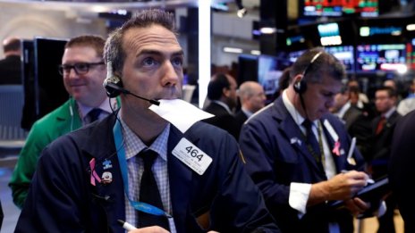 Dow затвори на най-ниското си ниво от три седмици