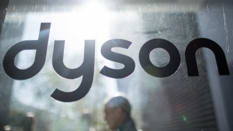 Dyson съди бивш шеф заради разкриване на планове за електромобил