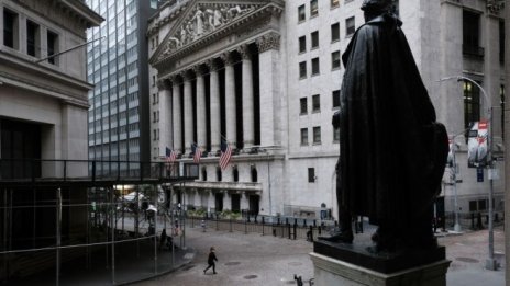 Dow изтрива 120 пункта в началото на сесията*