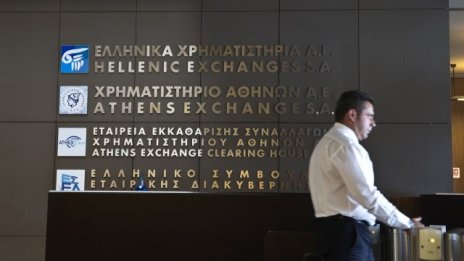 Гръцките индекси се насочват към най-ниското си ниво на затваряне от 1990 г.