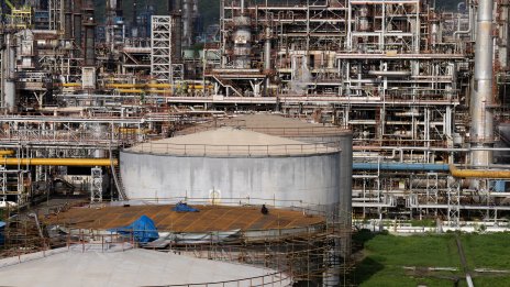 Петролът поевтинява, докато САЩ засилват натиска върху Индия заради руските доставки*