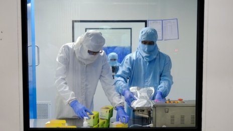 СЗО: Инфекциите сред младите са причина за новите ръстове на заразени с COVID-19