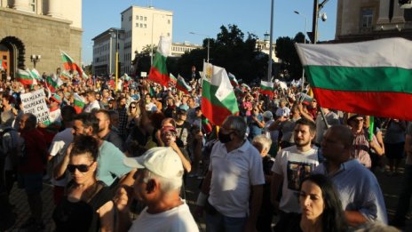 Премиерът отговори на протестите, сигнализирайки за провокации срещу полицията