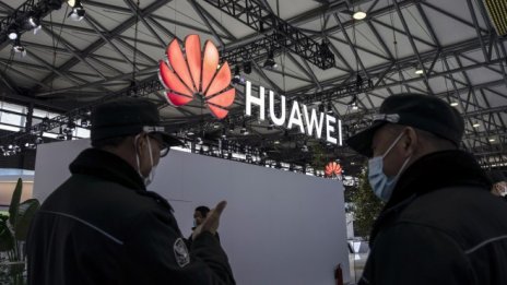 Приходите на Huawei потъват за четвърто поредно тримесечие