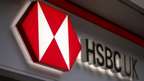 Разходи по дело за пирамидата на Мадоф свиха печалбата на най-голямата банка в Европа