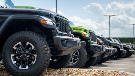 Stellantis назначава нови шефове на Jeep и Ram, за да стимулира продажбите в САЩ