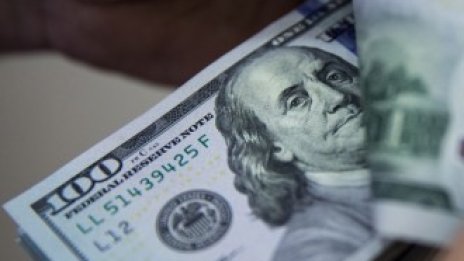 Изпращаните пари от емигрантите в света ще достигнат рекорд тази година