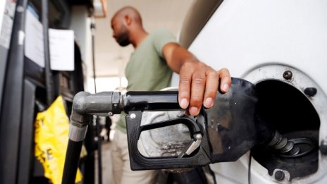 По-скъпият бензин в САЩ през август ускорява производствената инфлация