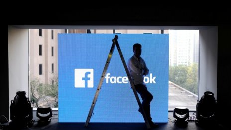 Facebook блокира рекламите в сайтове с фалшиви новини