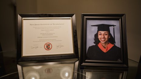 Либерално настроените хора печелят повече от консервативните в САЩ и Великобритания