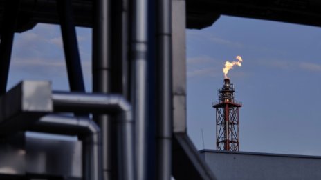 Петролът поевтинява въпреки оптимизма за икономическо възстановяване*