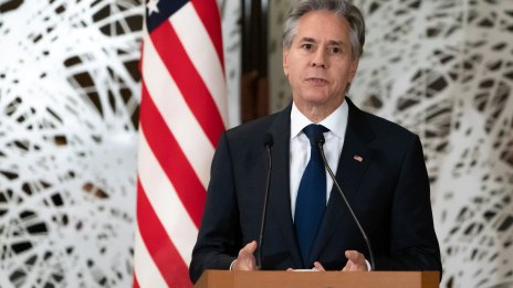 Антъни Блинкен се насочва към Израел, за да търси примирие в Газа