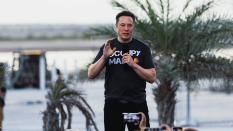 Мъск: Светът все още се нуждае от петрол и газ