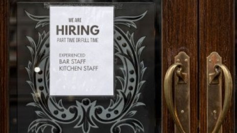 COVID прикрива хроничния недостиг на служители във Великобритания