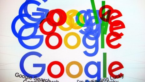 Обвиниха Google, че има тайна рекламна сделка с Facebook