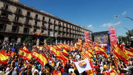 Над 1 млн. се включиха в шествие в Барселона против отцепването на Каталуния
