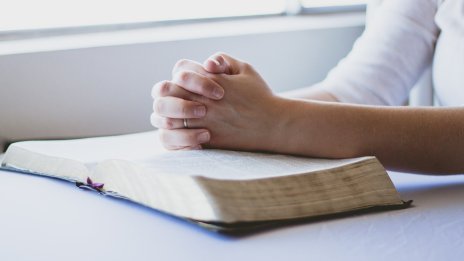 "Бог ми каза, но може да не съм го чул" - пастор бе обвинен в криптоизмама за 3 млн. долара