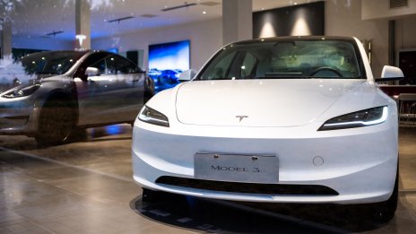 Tesla притиска ЕС да понижи митата върху изгражданите в Китай електромобили