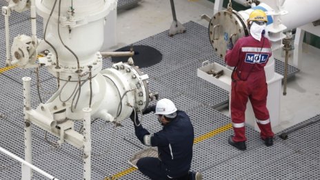 Как Европа иска да преодолее недостига на газ с помощта на САЩ и Катар