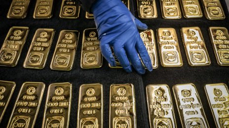 Историята сочи, че златото ще поевтинее още, но дали нови фактори не диктуват посоката?