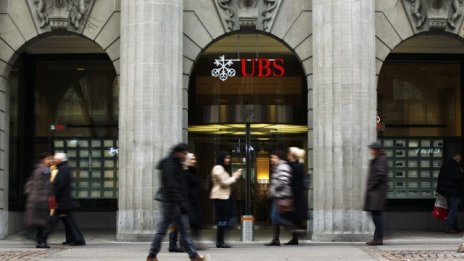 Тримесечната печалба на UBS изненада приятно анализаторите