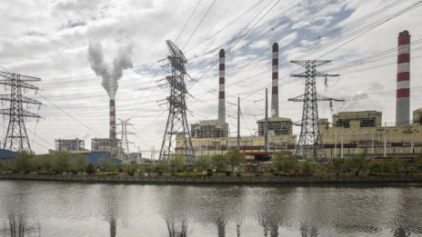 Пандемията свива производството на всички видове енергийни продукти през април