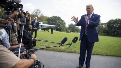 Доналд Тръмп обеща ваксини за всички американци до април