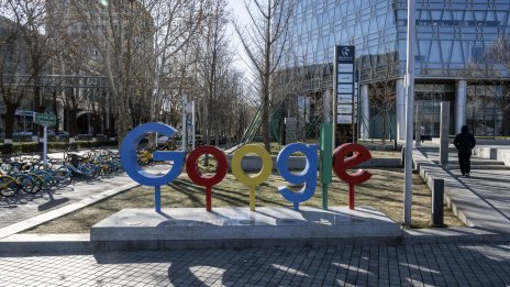 ЕС взе на мушка Google и Apple за нарушаване на антитръстовите му правила