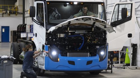 Канадски производител на електрически автобуси надмина очакванията при доставките