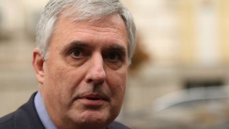 Калфин: При липса на парламентарно мнозинство ни чака управление ден за ден