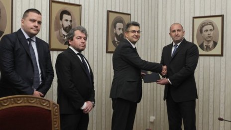 Президентството: Спазена е конституционната процедура при връчване на мандата