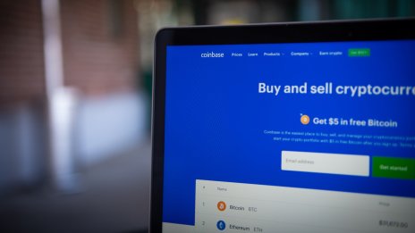 Пазарната оценка на Coinbase е с 2 млрд. под тази на доуджкойна