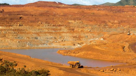 Подкрепена от Tesla никелова мина свива добива след изтичане на хвостохранилище