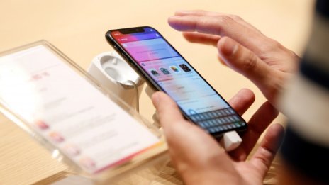 Apple може да представи три нови телефона догодина