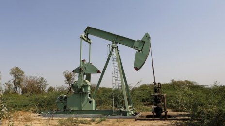 МАЕ понижи прогнозите си за добива и цената на петрола до 2025 г.